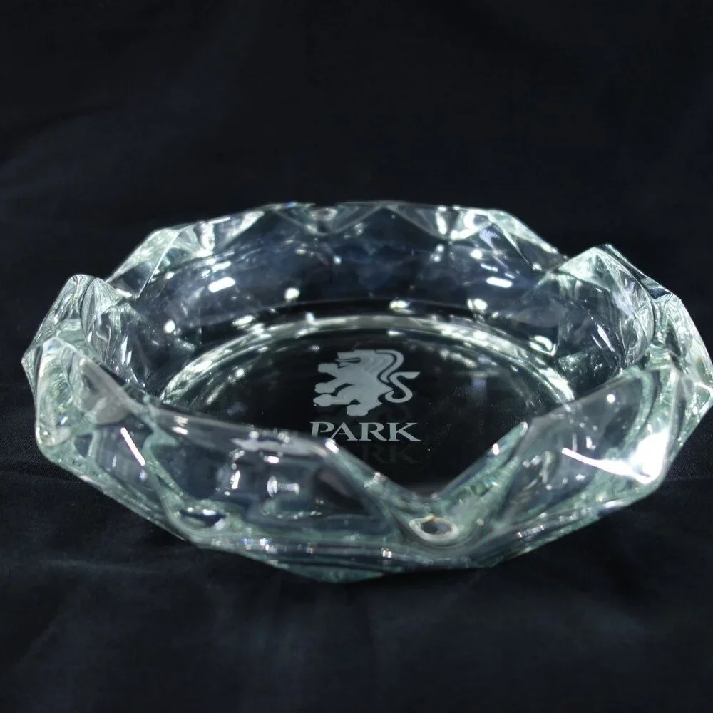 Vintage Large Heavy‎ Clear Crystal Cigar Ashtray Lion & Park Etched in Center